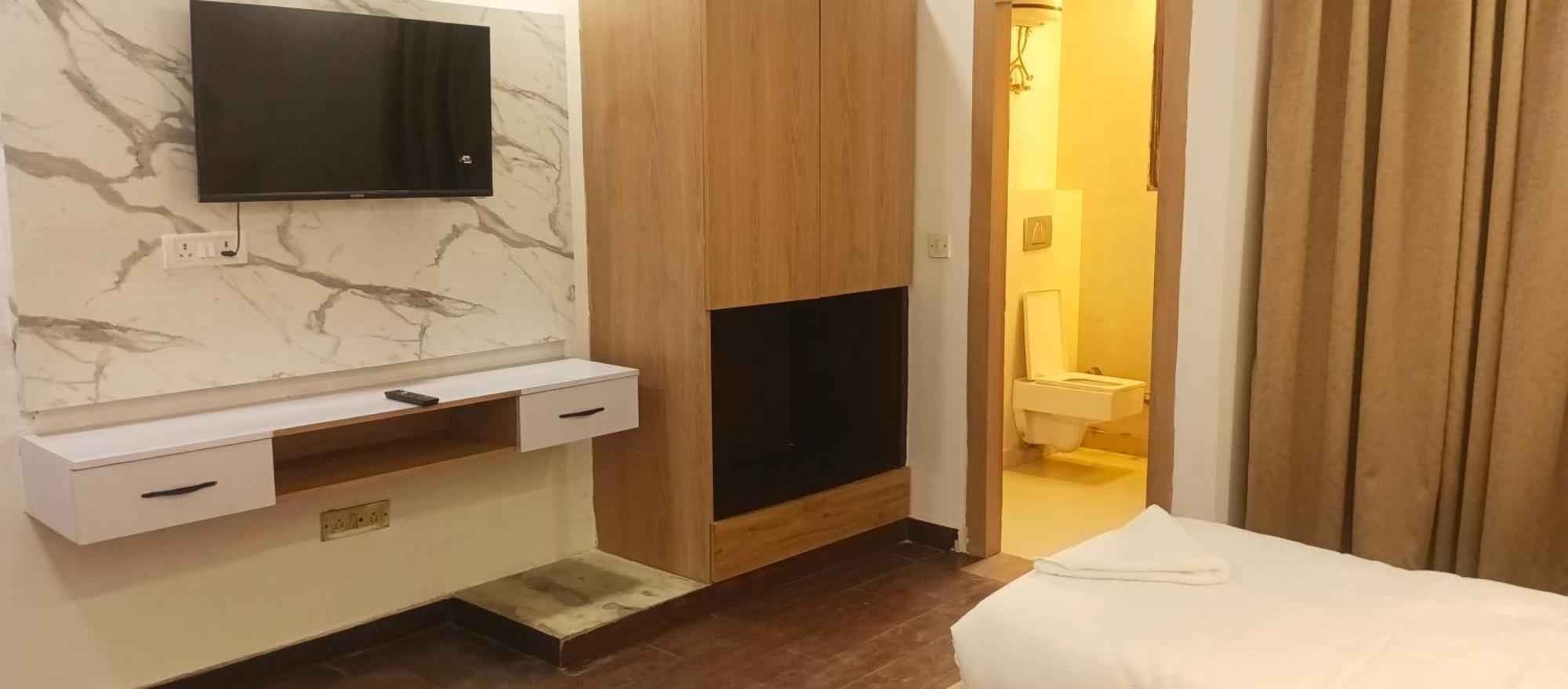 Hotel Elite Sector 45 I Gurgaon Central I Couple Friendly Zewnętrze zdjęcie
