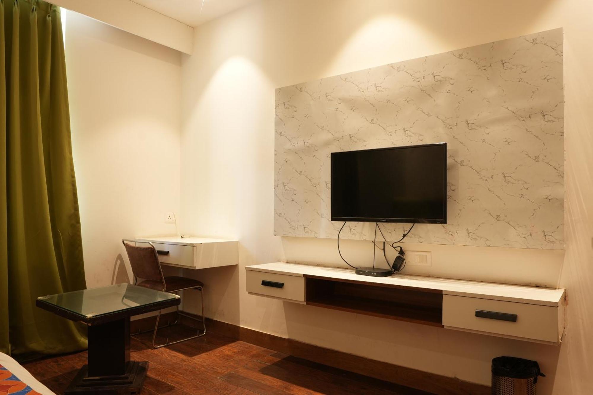 Hotel Elite Sector 45 I Gurgaon Central I Couple Friendly Zewnętrze zdjęcie